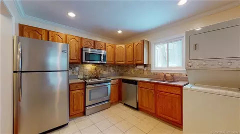 1221 Washington St #1, Middletown, CT 06457
