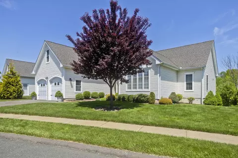 74 Boysenberry Ct #74, Suffield, CT 06078