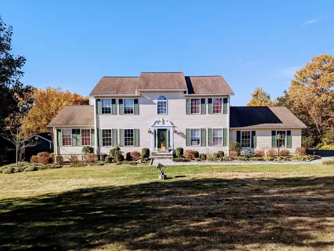 76 Bonnie Vu Ln, New Milford, CT 06776