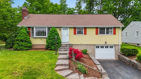 96 Foster St, Newington, CT 06111