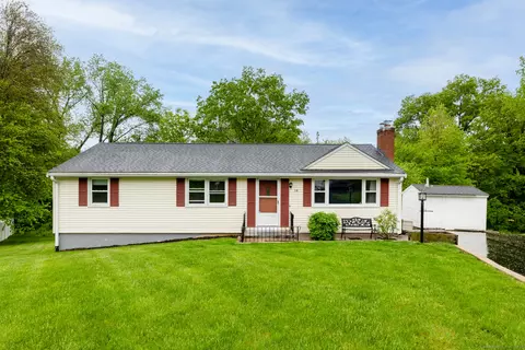 18 Vinlen Dr, Windsor, CT 06095