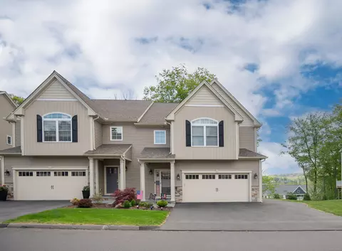 128 Wells View Rd #128, Shelton, CT 06484