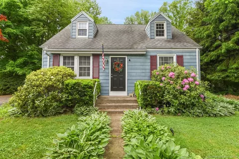 57 Vantage Rd, Hamden, CT 06514