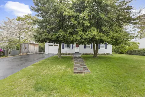 8 Canterbury Rd, Groton, CT 06355