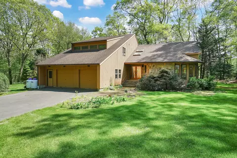 17 Lookout Lndg, Bolton, CT 06043