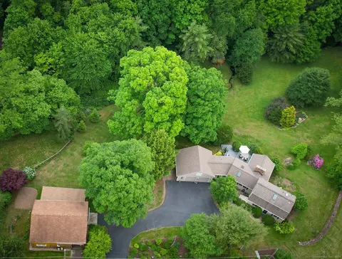 4 North Rd, East Granby, CT 06026