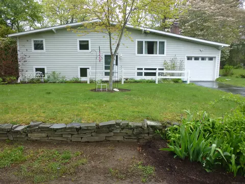 5 Windsor Ct, Old Saybrook, CT 06475