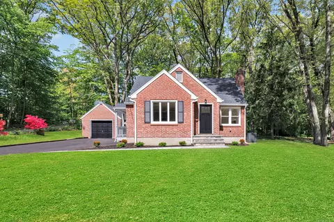 45 Rocky Hill Rd, Trumbull, CT 06611
