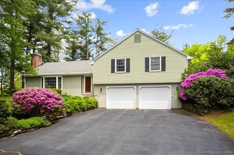 14 Midlands Dr, Avon, CT 06001