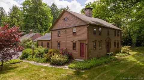 223 Farms Village Rd, Simsbury, CT 06092