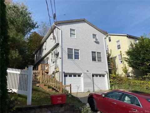 220 Emmett Ave, Derby, CT 06418