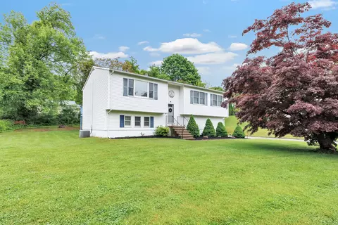 3 Danielle Ct, Derby, CT 06418