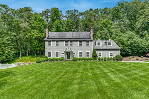 17 Dan Beard Ln, Redding, CT 06896