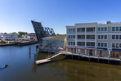 22 W Main St #4, Mystic, CT 06355
