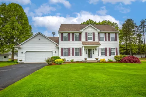 3 Acorn Dr, Windsor Locks, CT 06096