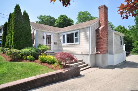 96 Capen St, Windsor, CT 06095