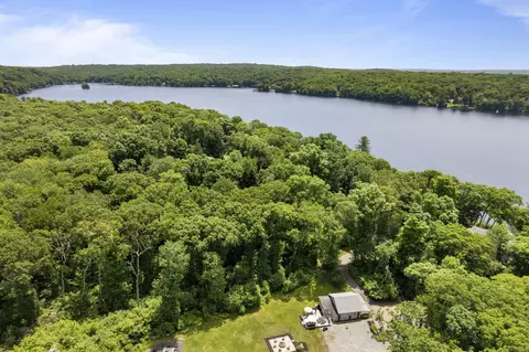 4 Abbe Ln, East Haddam, CT 06423
