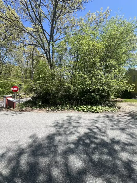 Lake Drive, Montville, CT 06353