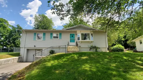 40 Applewood Dr, Meriden, CT 06450
