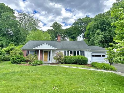 11 Hazelwood Ln, Stamford, CT 06905