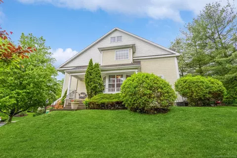 29 Woodcrest Ln, Danbury, CT 06810