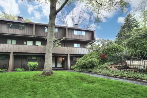 187 Knapps Hwy #187, Fairfield, CT 06825