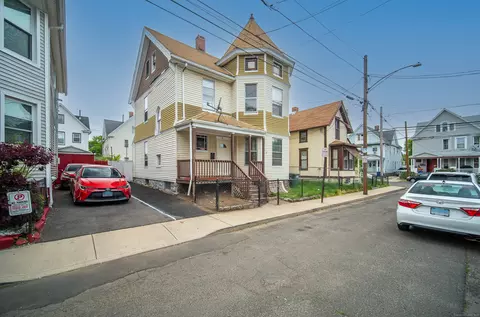 51 Pleasant St, Bridgeport, CT 06608