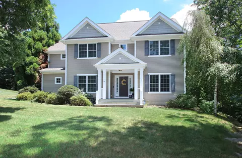 25 Plum Hl, East Lyme, CT 06333