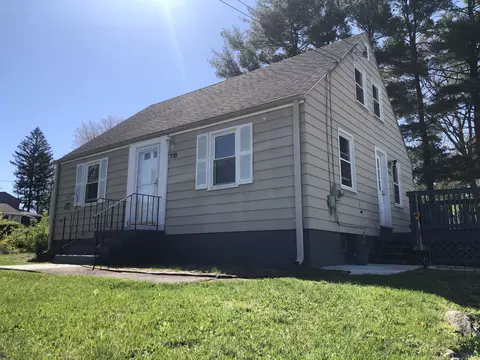 118 Loomis St, Manchester, CT 06042
