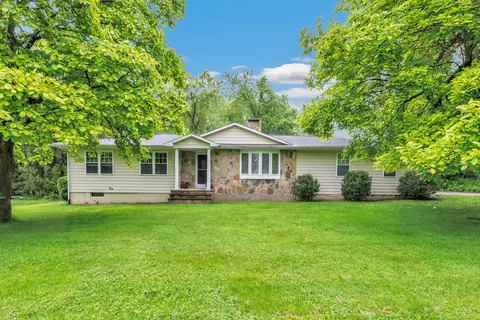 20 N Meadowridge Dr, Shelton, CT 06484