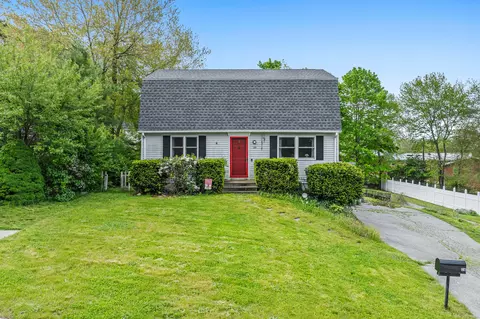 28 Katie Ln, New London, CT 06320