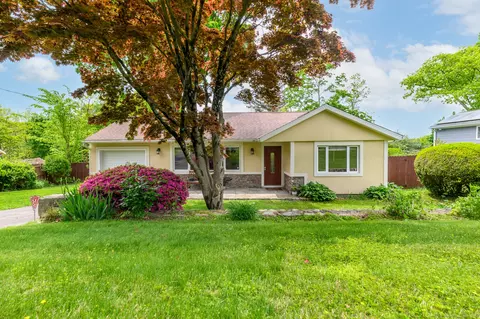 18 Edith Ln, Norwalk, CT 06851