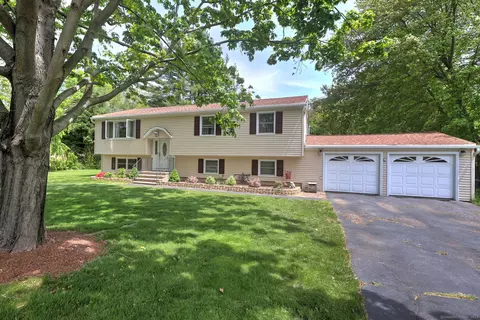45 Benneville Rd, Milford, CT 06461