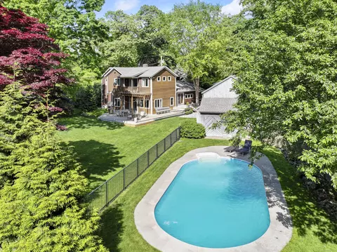 159 Kings Dr, Fairfield, CT 06890
