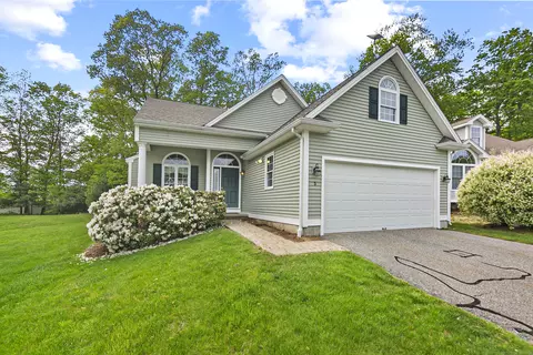 3 North Holw #3, East Hampton, CT 06424