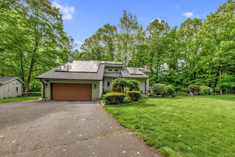962 Savage St # R, Southington, CT 06489