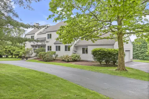 204 Hoyt Farm Rd, New Canaan, CT 06840