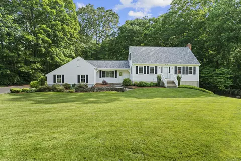46 Jefferson Dr, Guilford, CT 06437