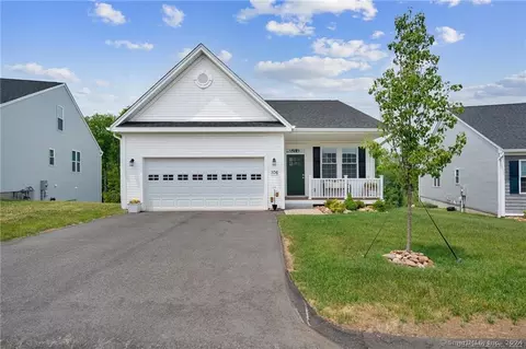124 Webster Ln #2-20, Middletown, CT 06457