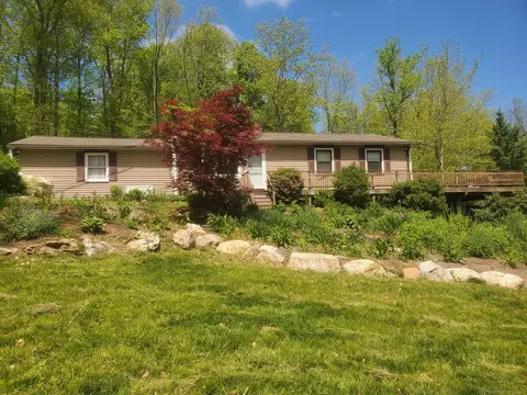 42 Blue Jay Dr, Northford, CT 06472