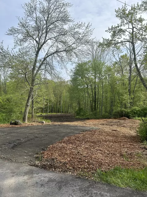 8 E Shore Rd, Morris, CT 06763