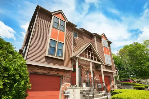 213 W Town St #E23, Norwich, CT 06360