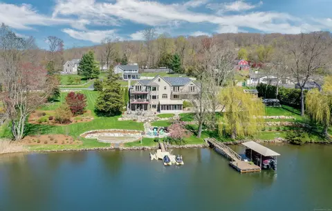 438 Candlewood Lake Rd, Brookfield, CT 06804