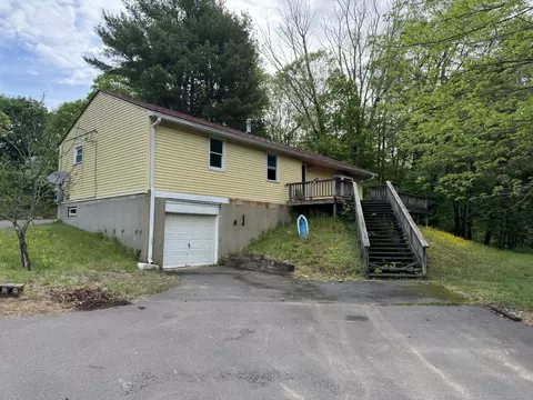 6 Dennis Ln, Stafford Springs, CT 06076