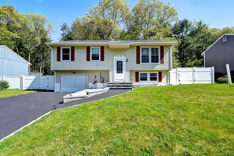 61 Carriage Dr, Naugatuck, CT 06770