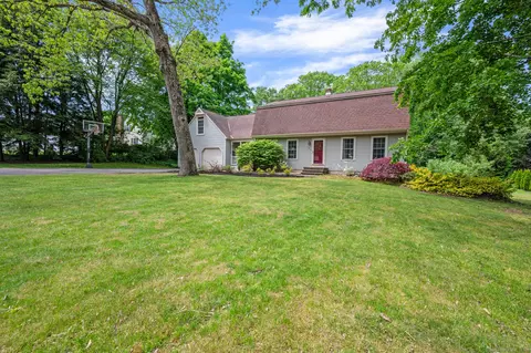 186 Jubilee Dr, Plantsville, CT 06479