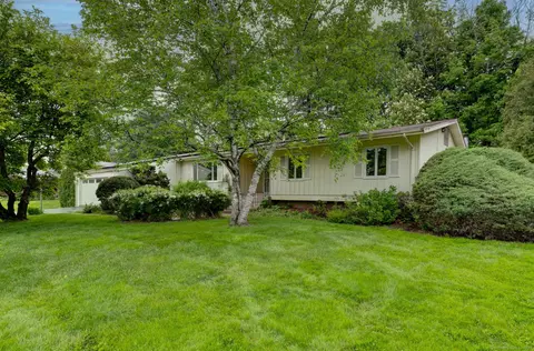 44 Bainton Rd, West Hartford, CT 06117