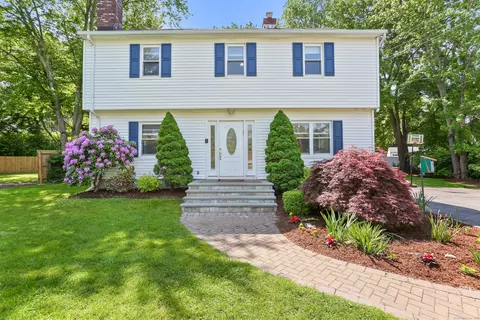 135 Snow Crystal Ln, Stamford, CT 06905