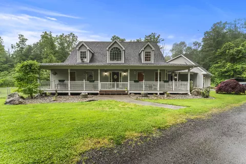 560 Michelle Ln S, Thomaston, CT 06787