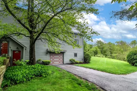 6 Pond View Dr #6, Brookfield, CT 06804